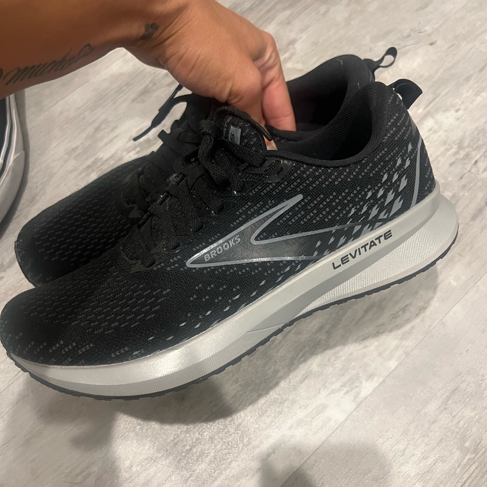 Brooks Levitates- Almost brand new